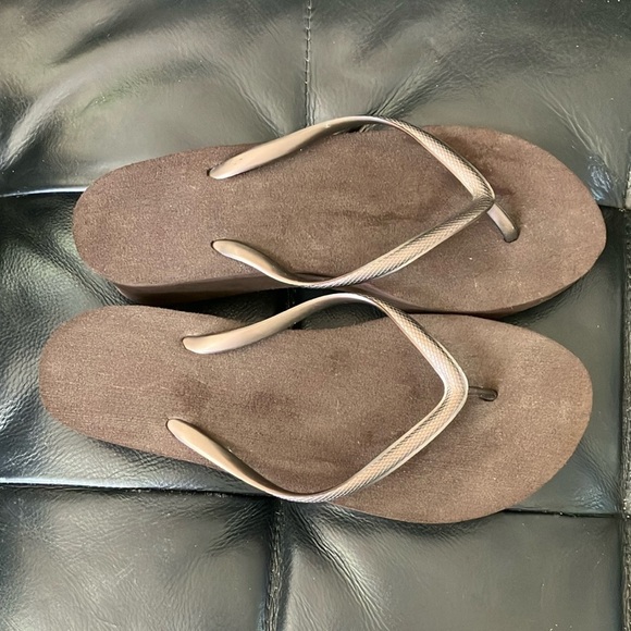 Women's Brown Flip Flop Sandals - Picture 2 of 12